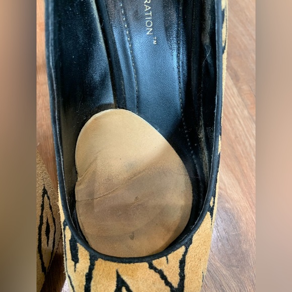 Rare! GUC Vintage BCBG Animal Print Suede Pump by BCBG 7.5b - Picture 2 of 11